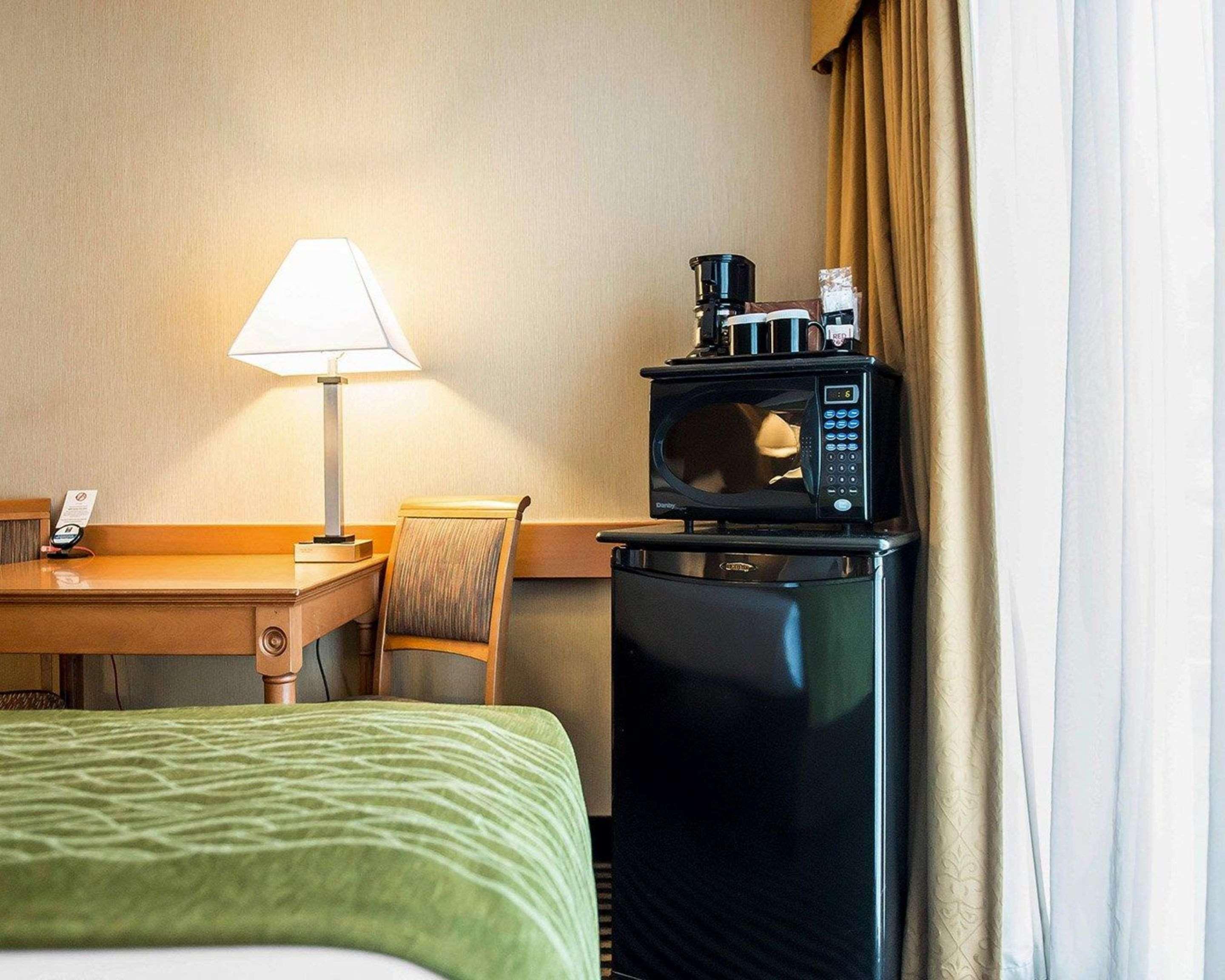 Comfort Inn Броквил Екстериор снимка
