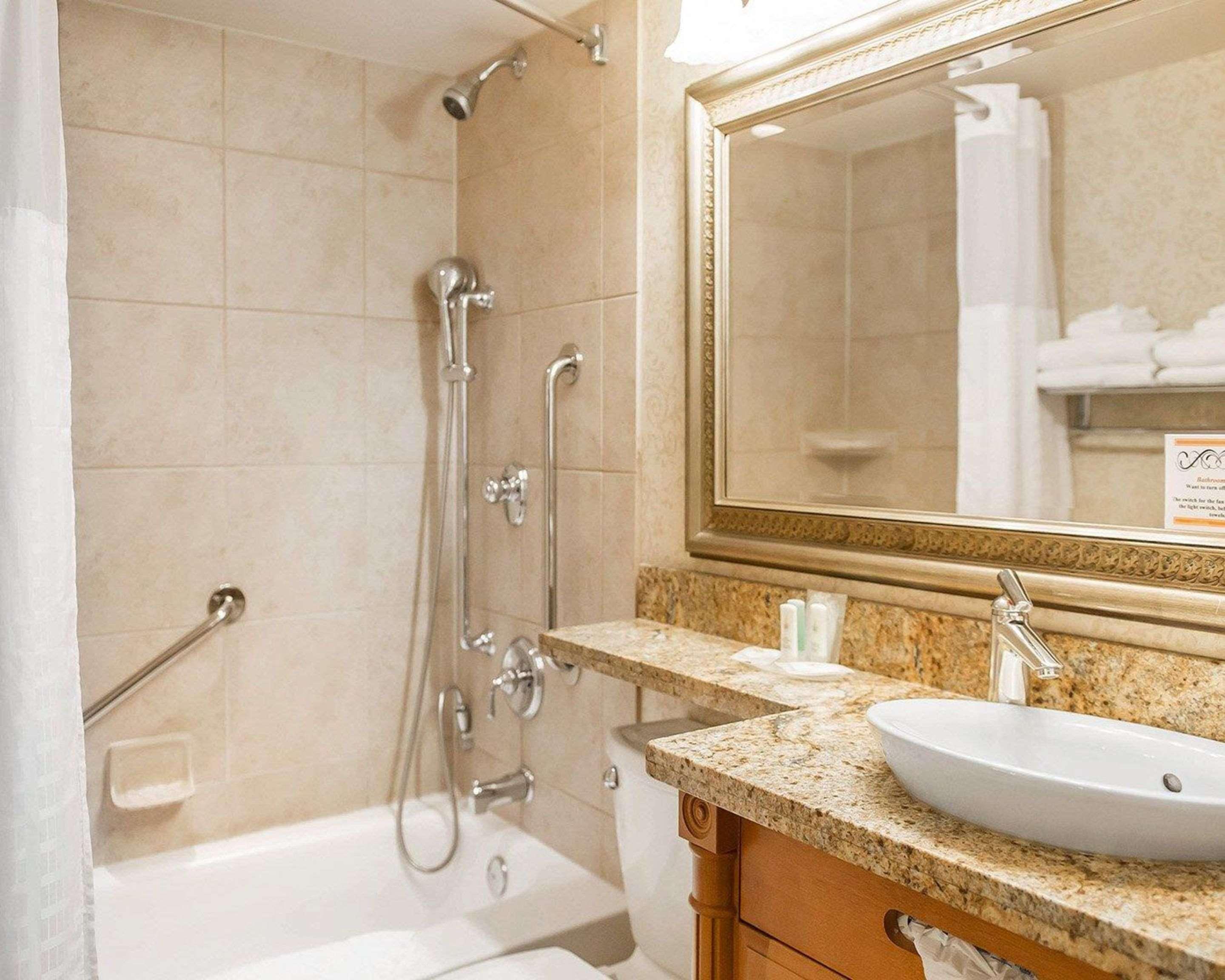Comfort Inn Броквил Екстериор снимка