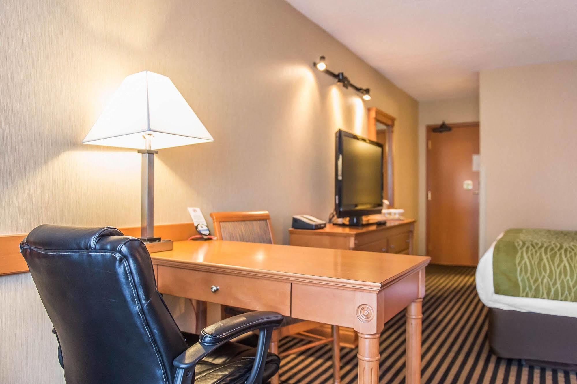 Comfort Inn Броквил Екстериор снимка